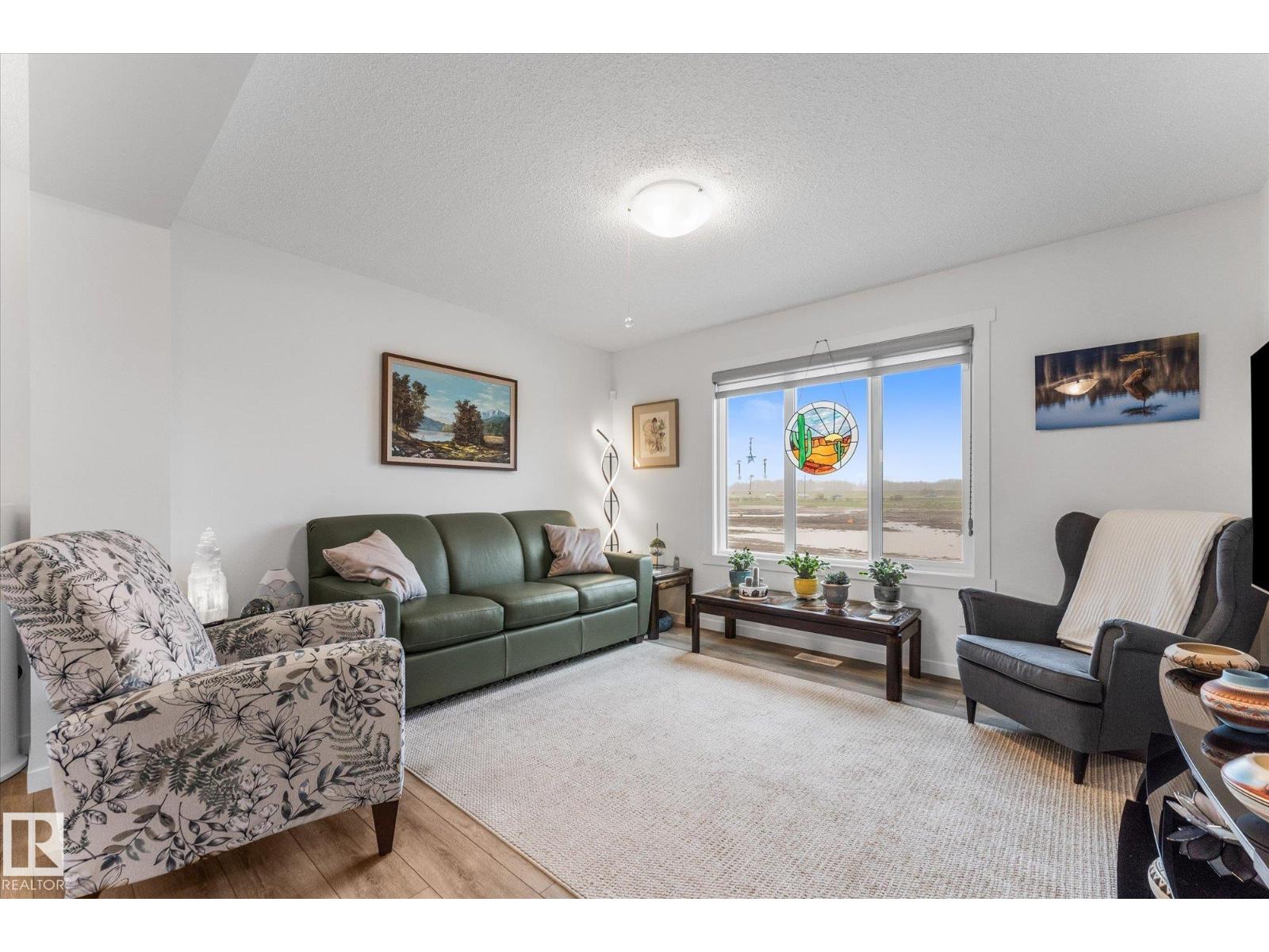1275 MCLEOD AV - 11