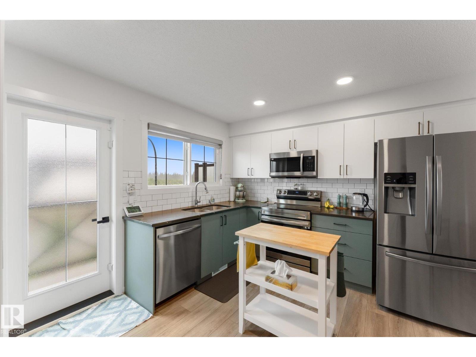 1275 MCLEOD AV - 17