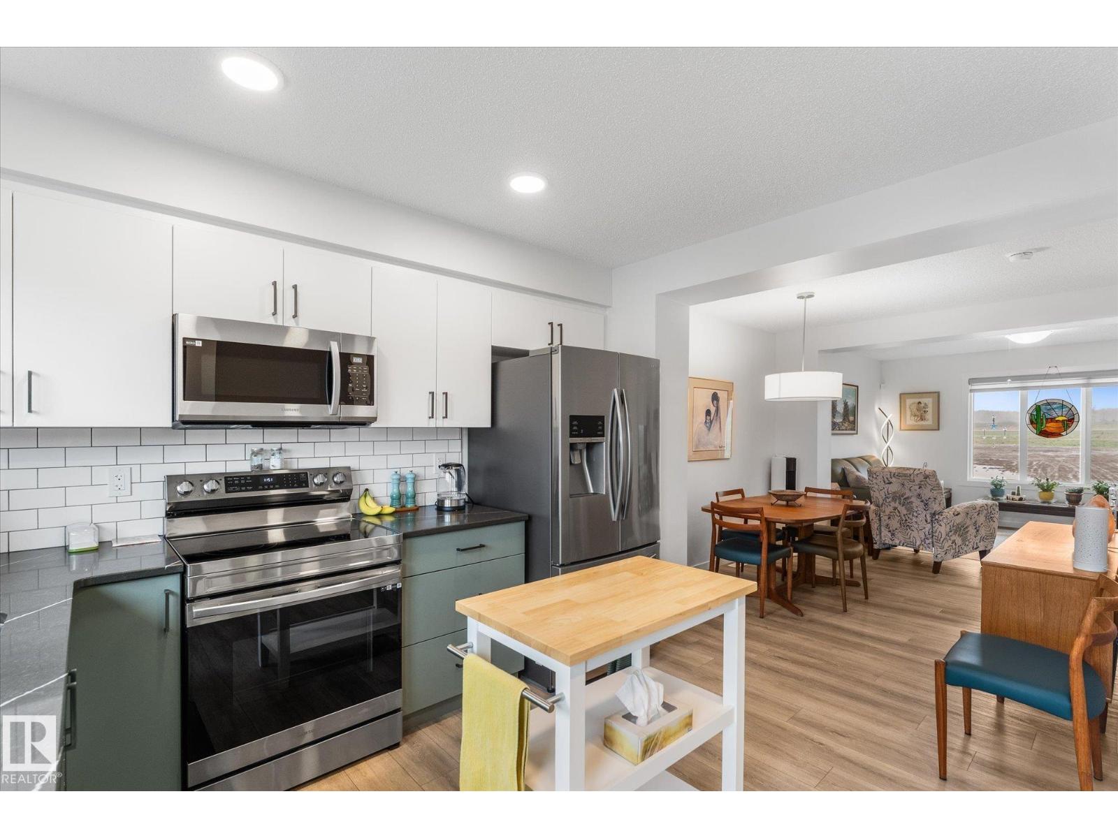 1275 MCLEOD AV - 18