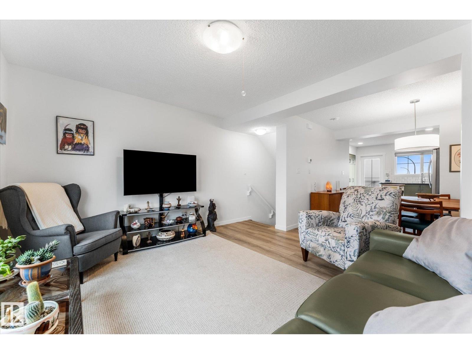 1275 MCLEOD AV - 13