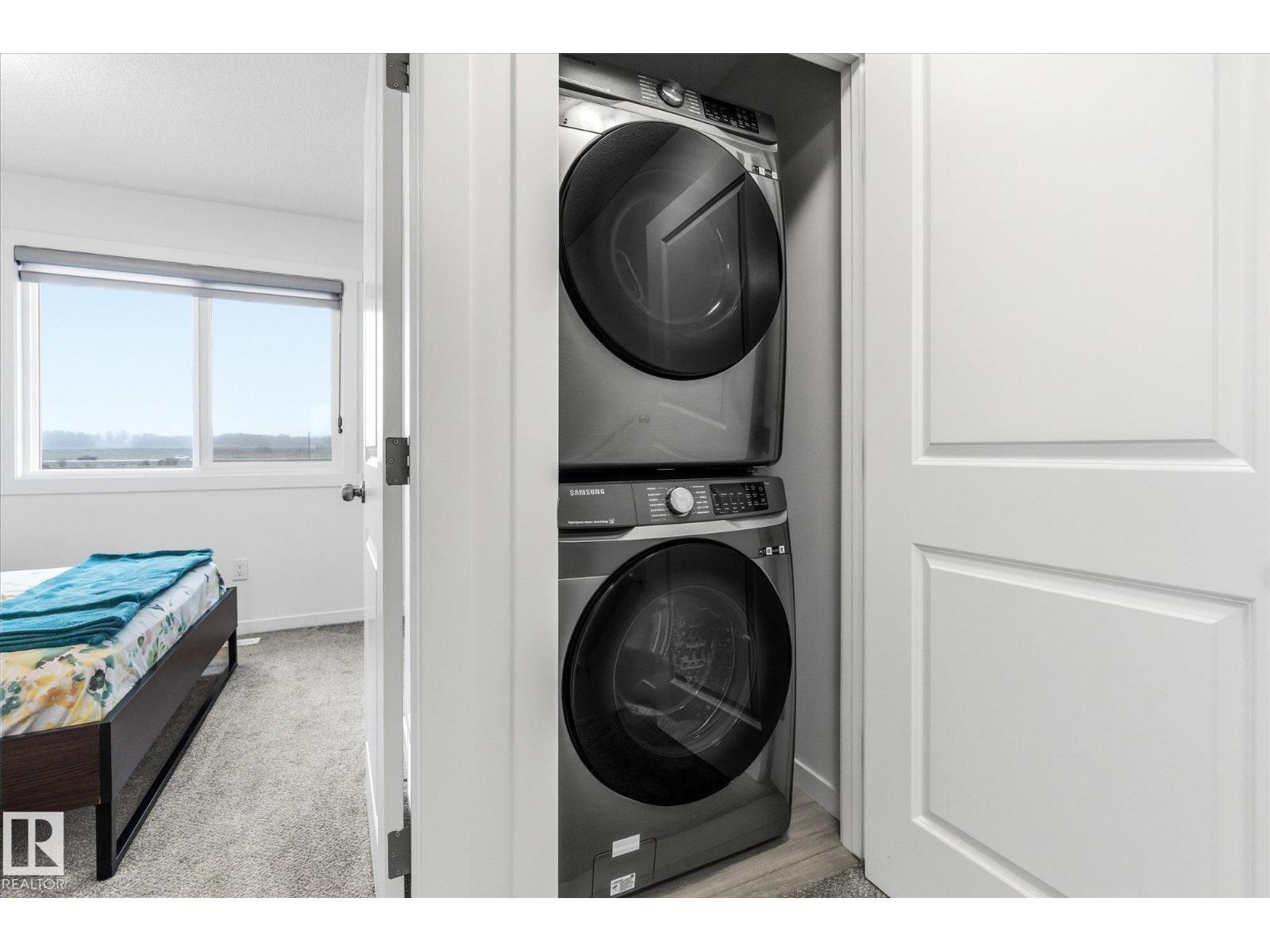 1275 MCLEOD AV - 30