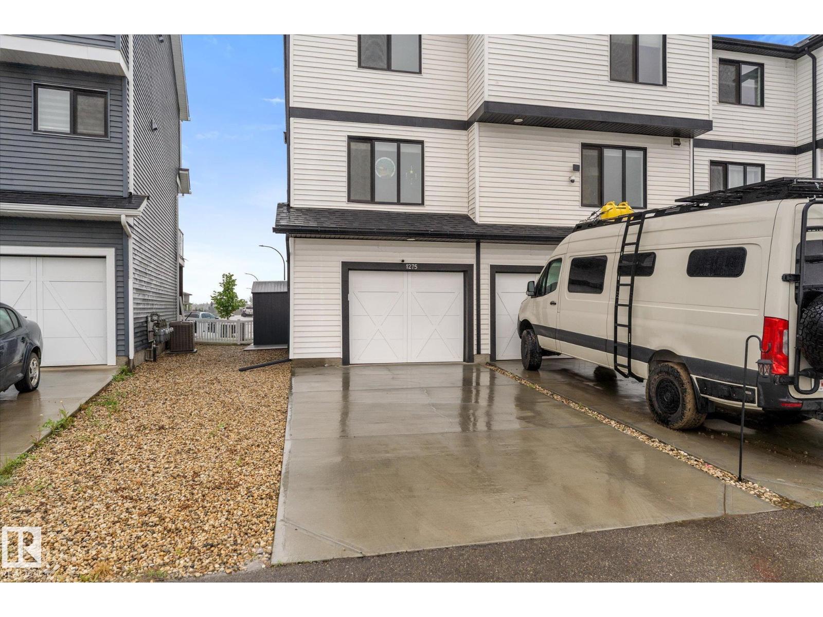 1275 MCLEOD AV - 36