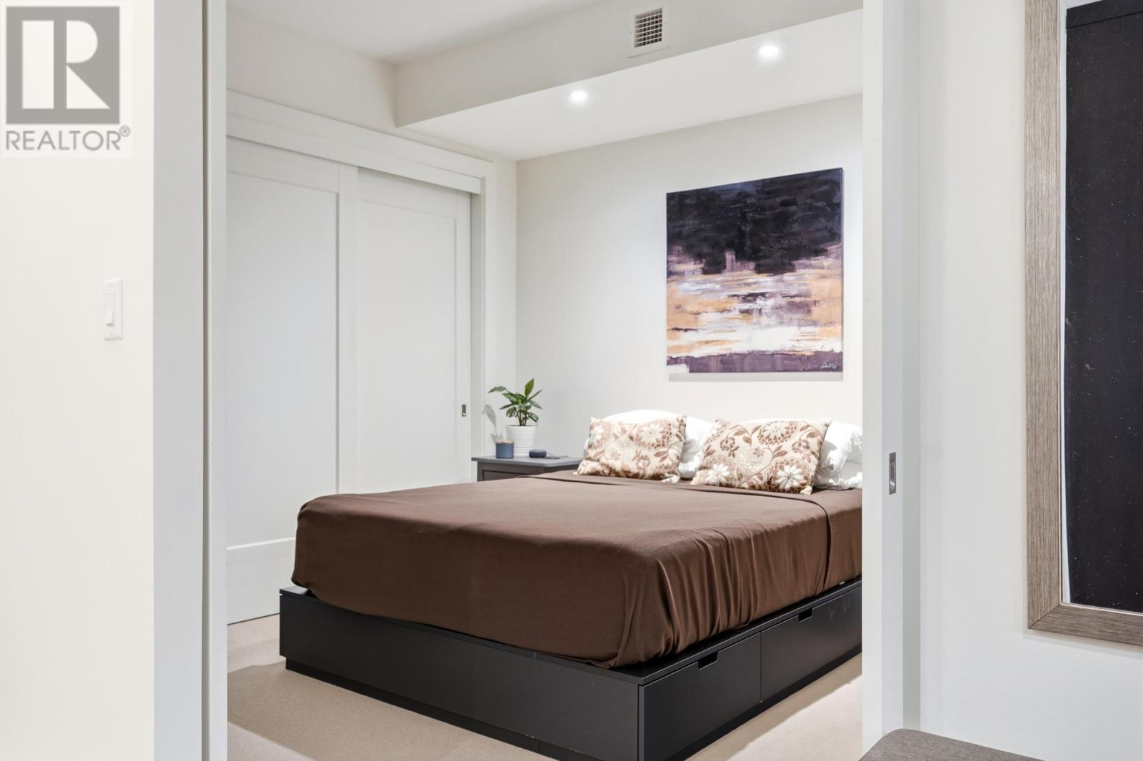 #401 1585 South Park Street - 14