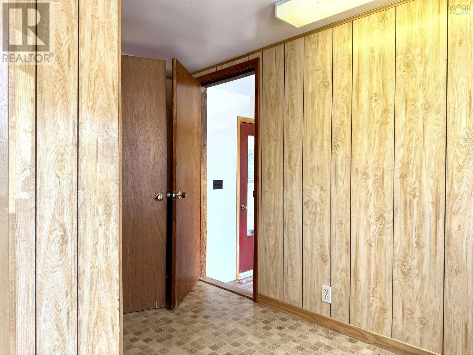 897 6 Highway - 35