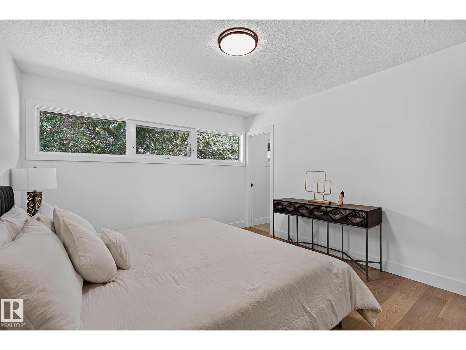 15302 78 AV NW - 22