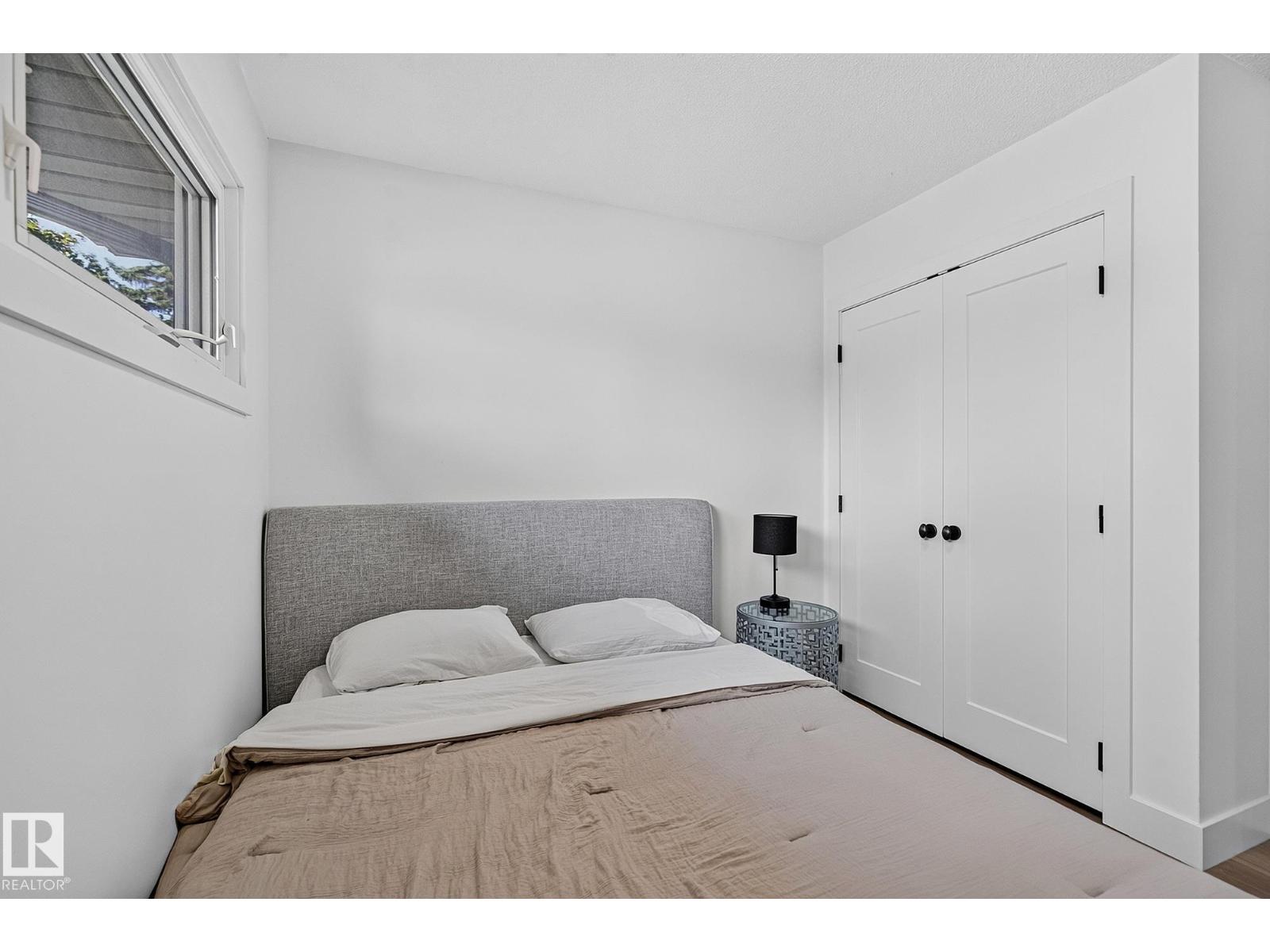 15302 78 AV NW - 19