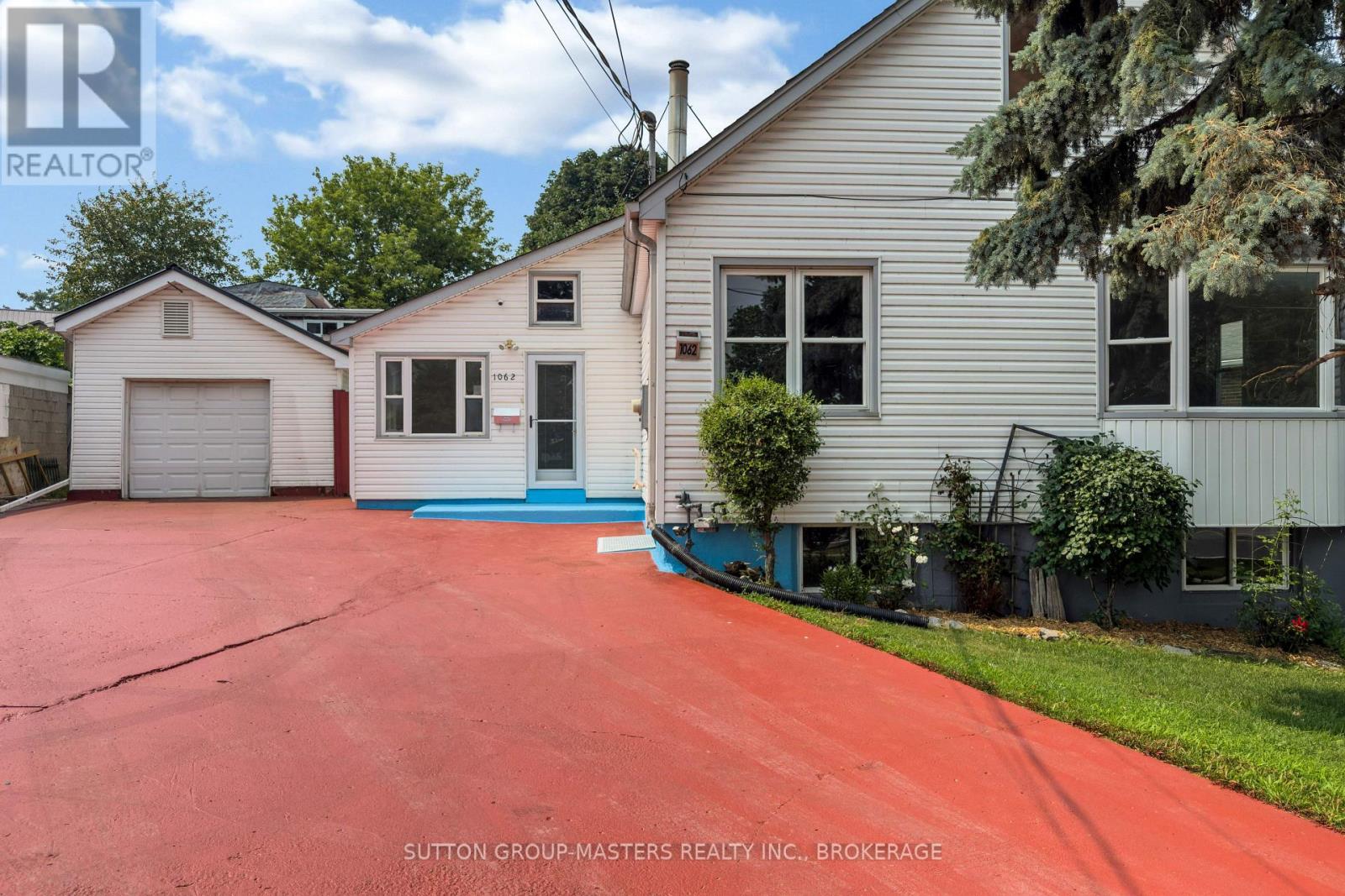 1062 MONTREAL STREET - 1