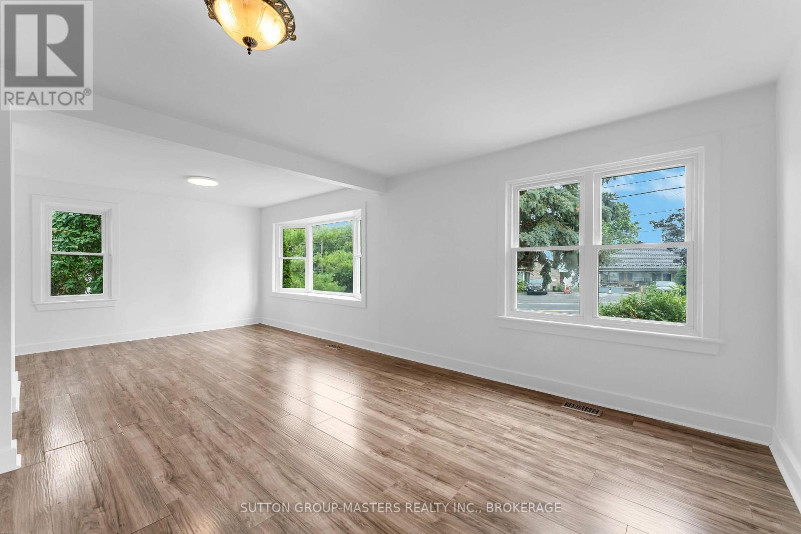 1062 MONTREAL STREET - Image 13