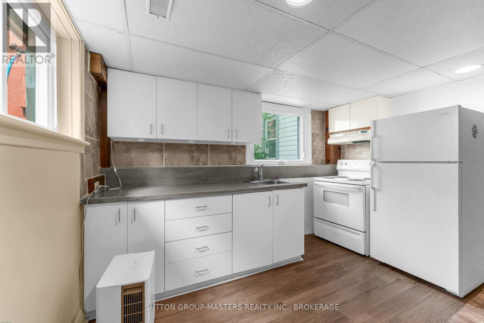 1062 MONTREAL STREET - Image 30