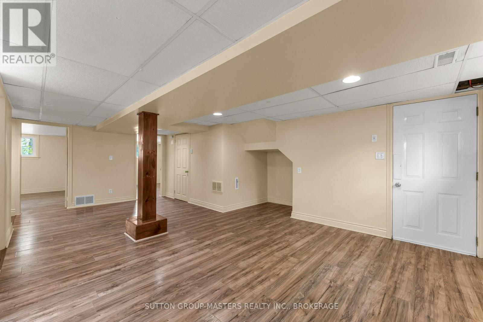 1062 MONTREAL STREET - Image 32