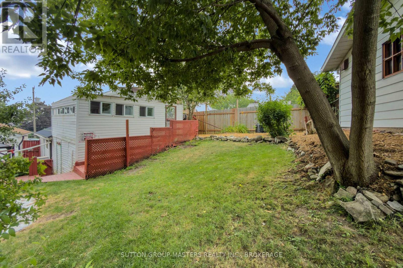 1062 MONTREAL STREET - Image 44