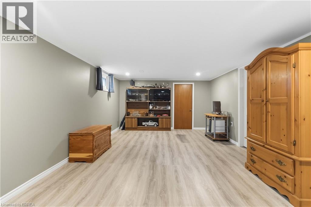 398 SHERIDAN Street - 20