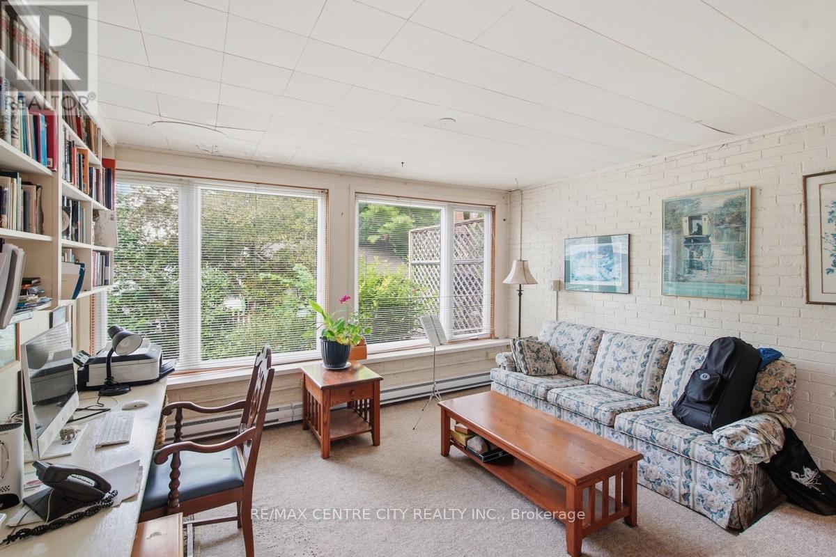 927 RICHMOND STREET - 11