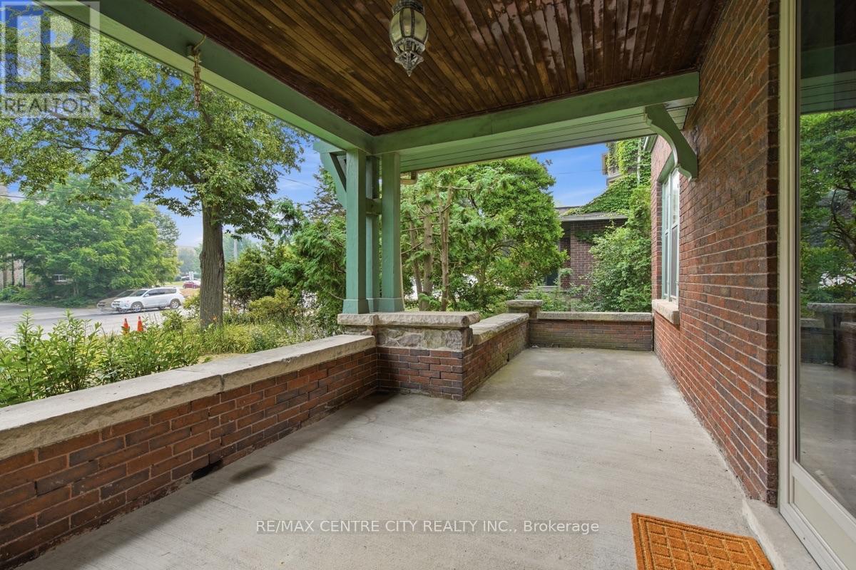 927 RICHMOND STREET - 3
