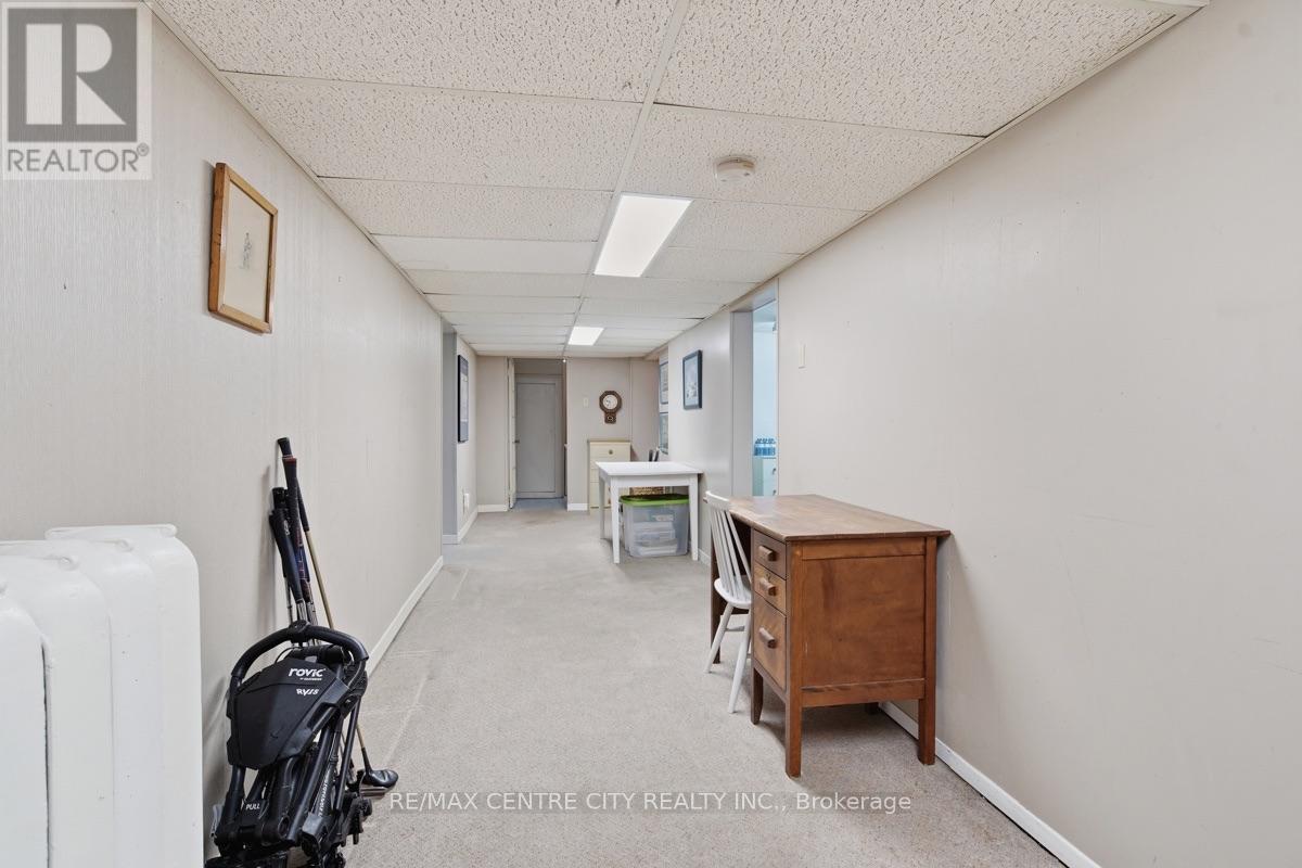 927 RICHMOND STREET - Image 35