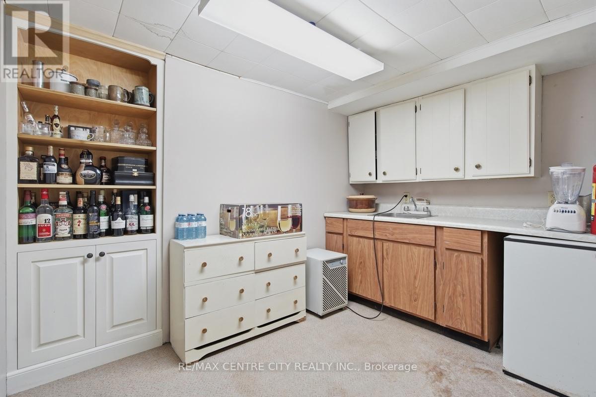 927 RICHMOND STREET - 38