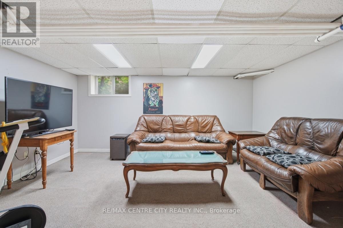 927 RICHMOND STREET - Image 39