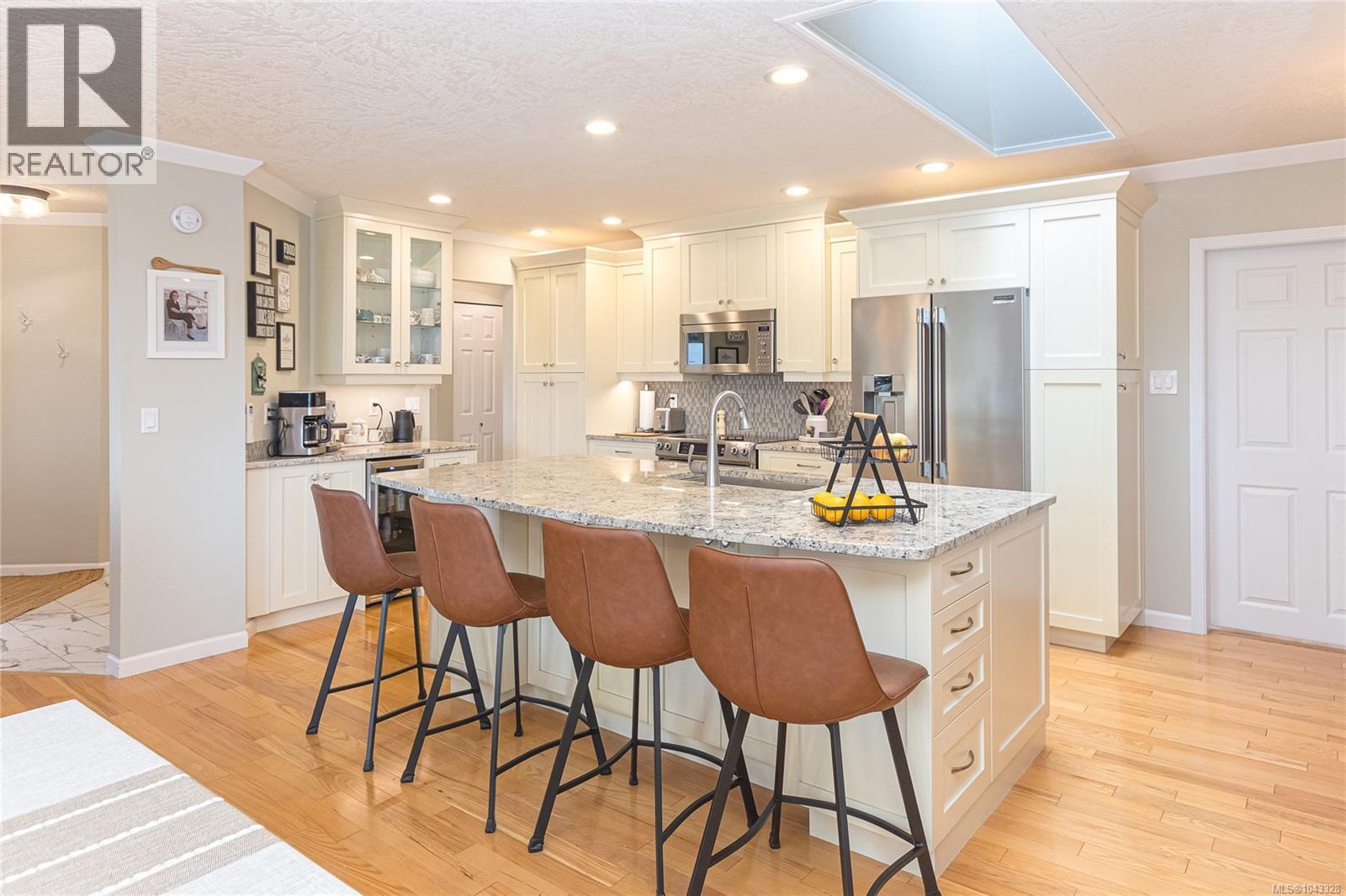 571 Marine View - 15