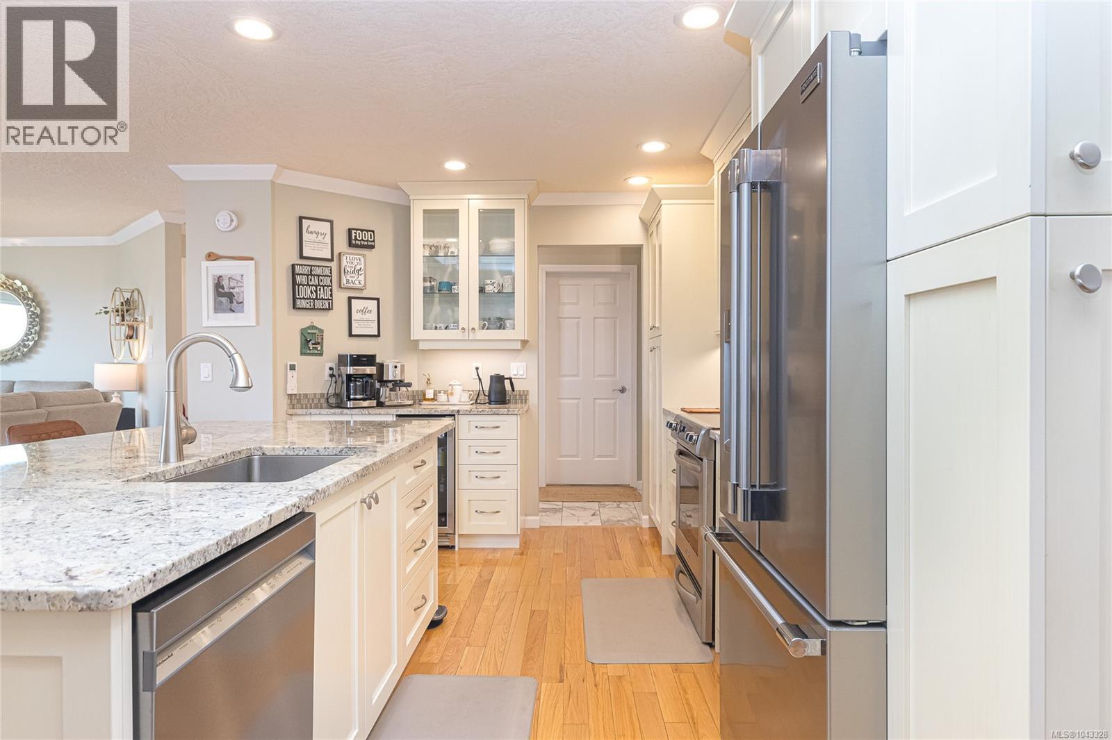 571 Marine View - 16