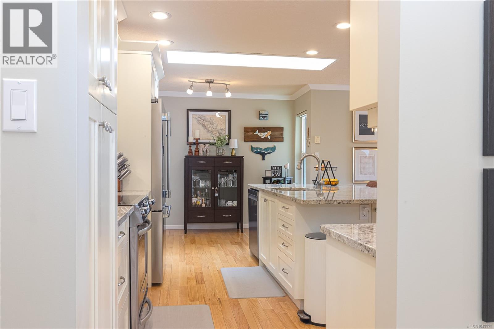571 Marine View - 17