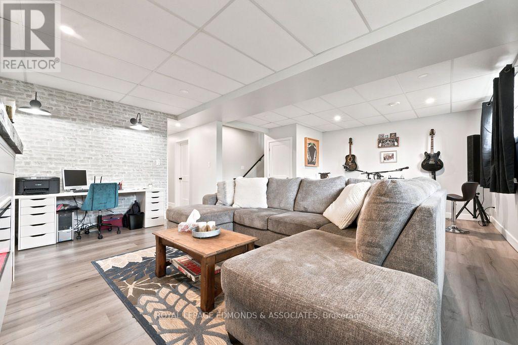 28 CAROL STREET - Image 39