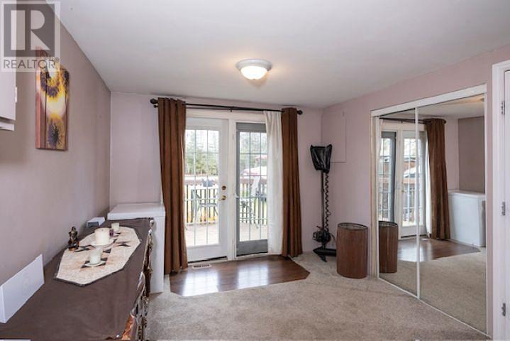 2367 Rosslyn Road - 16