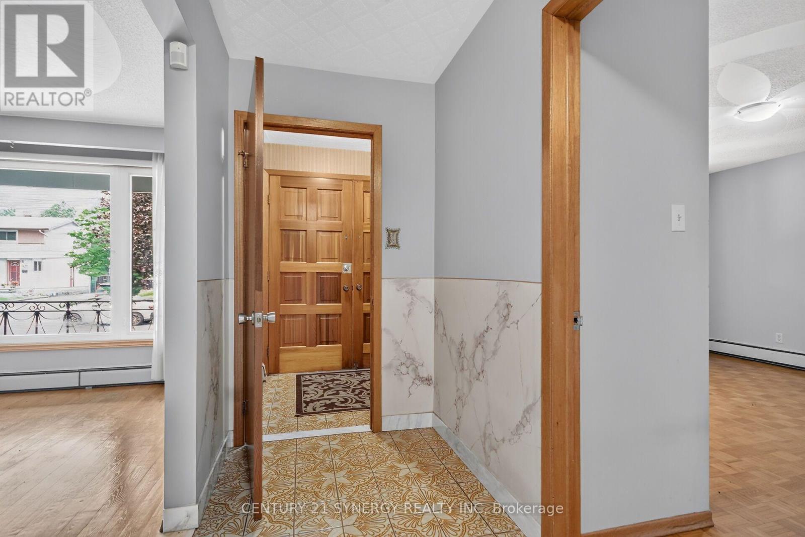 974 GREENBRIAR AVENUE - 3