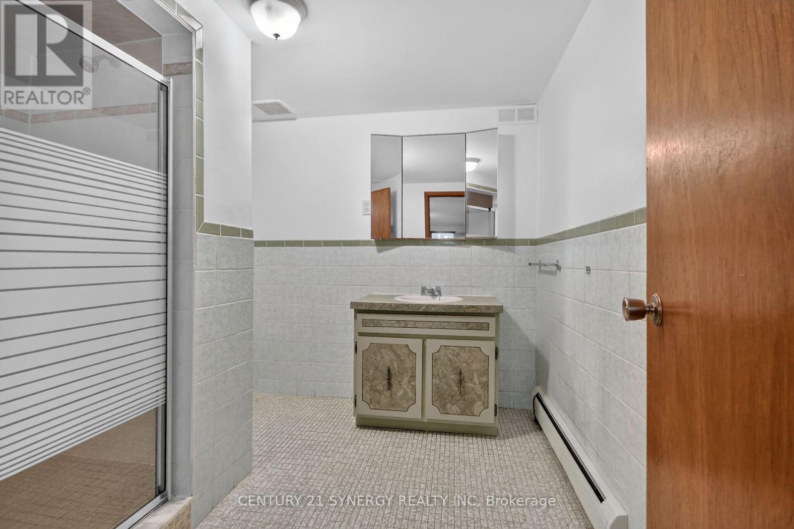 974 GREENBRIAR AVENUE - 33