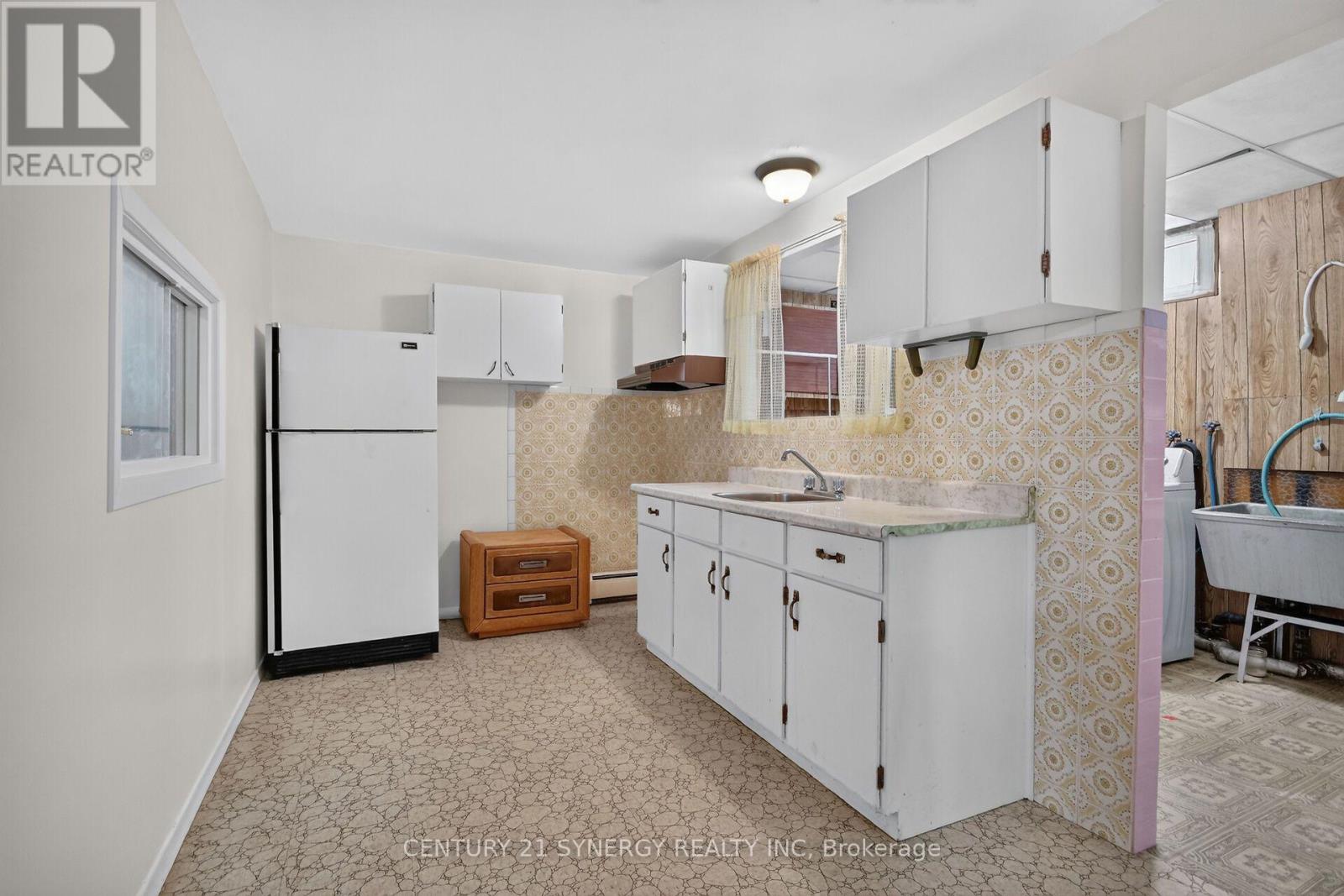 974 GREENBRIAR AVENUE - 34