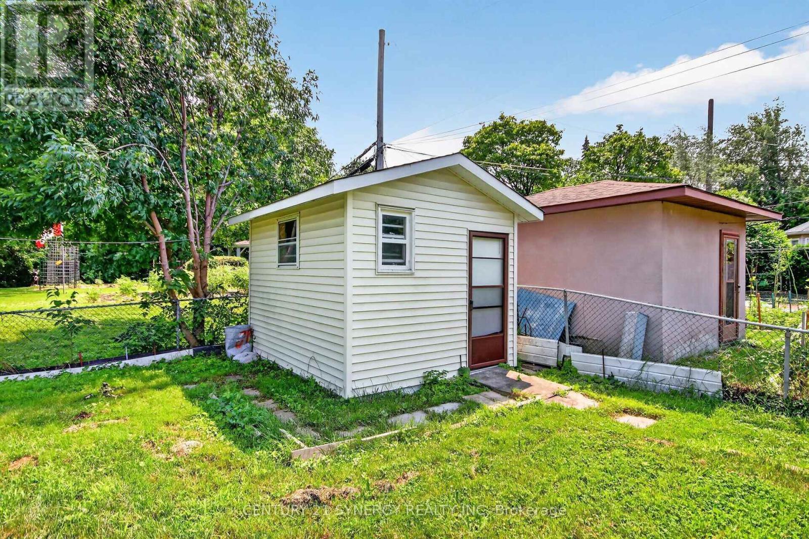 974 GREENBRIAR AVENUE - 38