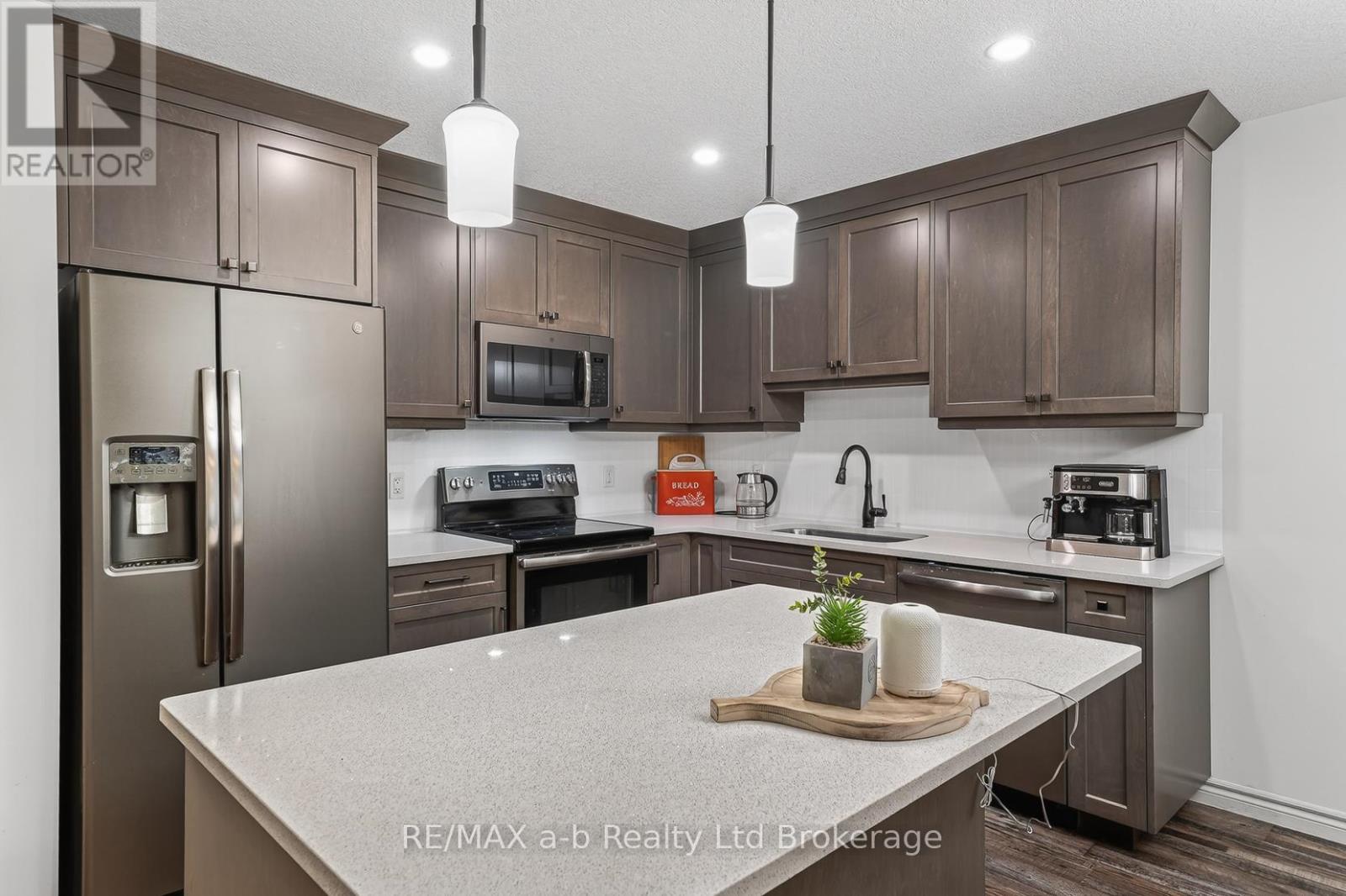 253 CHARLES STREET W - 13