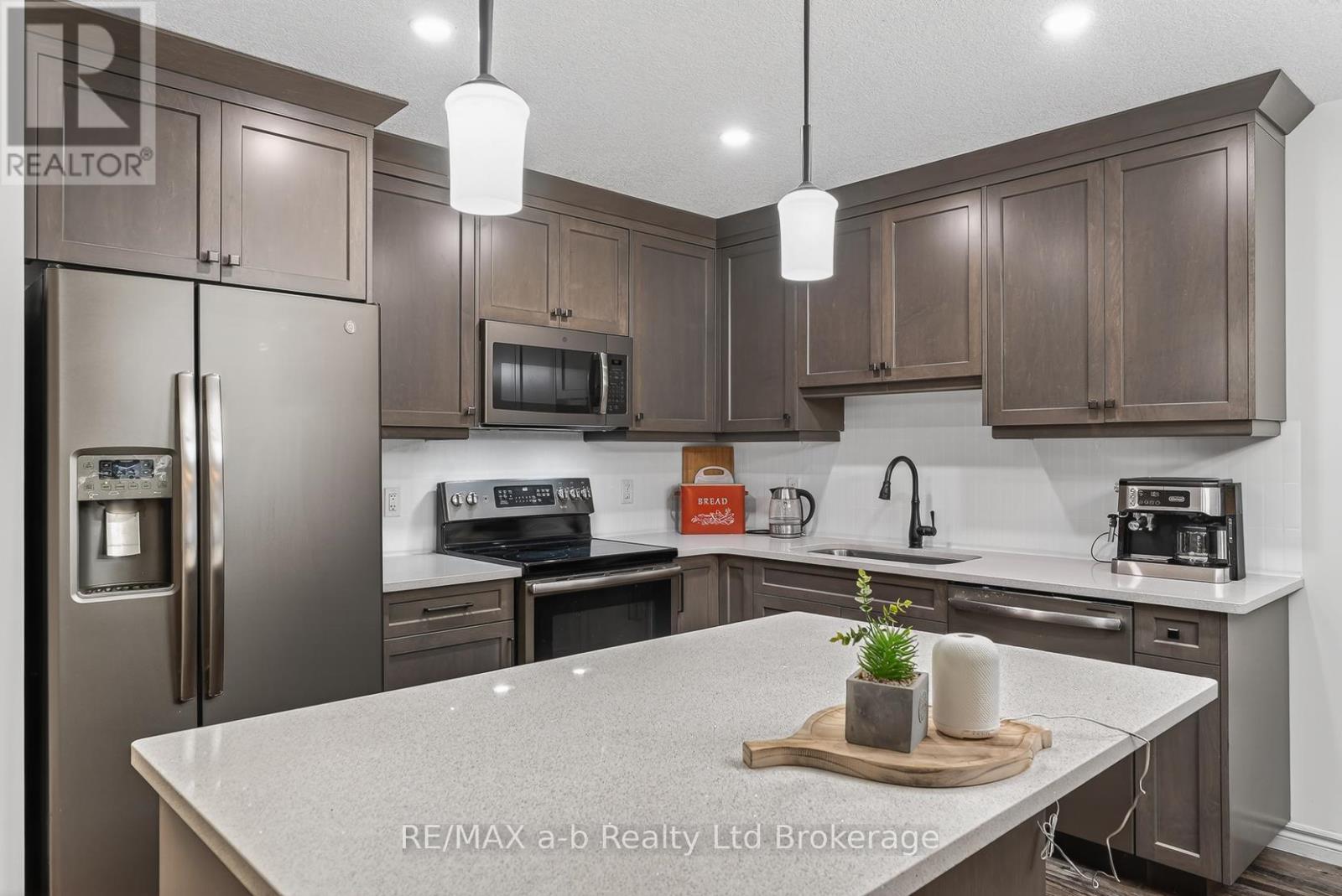 253 CHARLES STREET W - 14