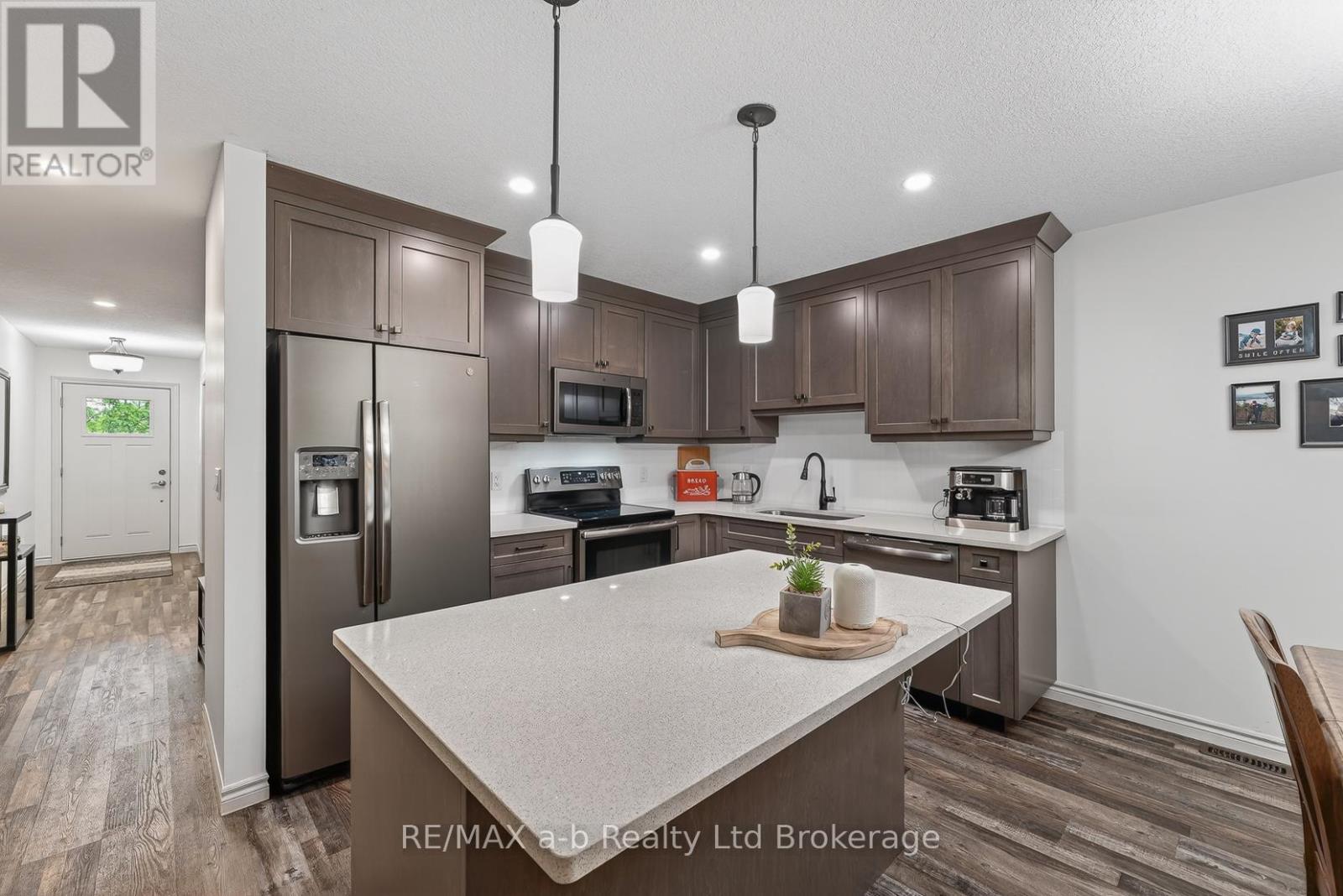 253 CHARLES STREET W - 15