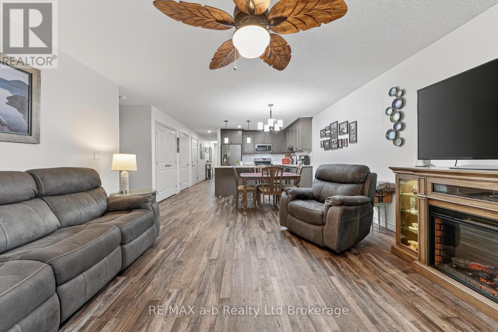 253 CHARLES STREET W - 23
