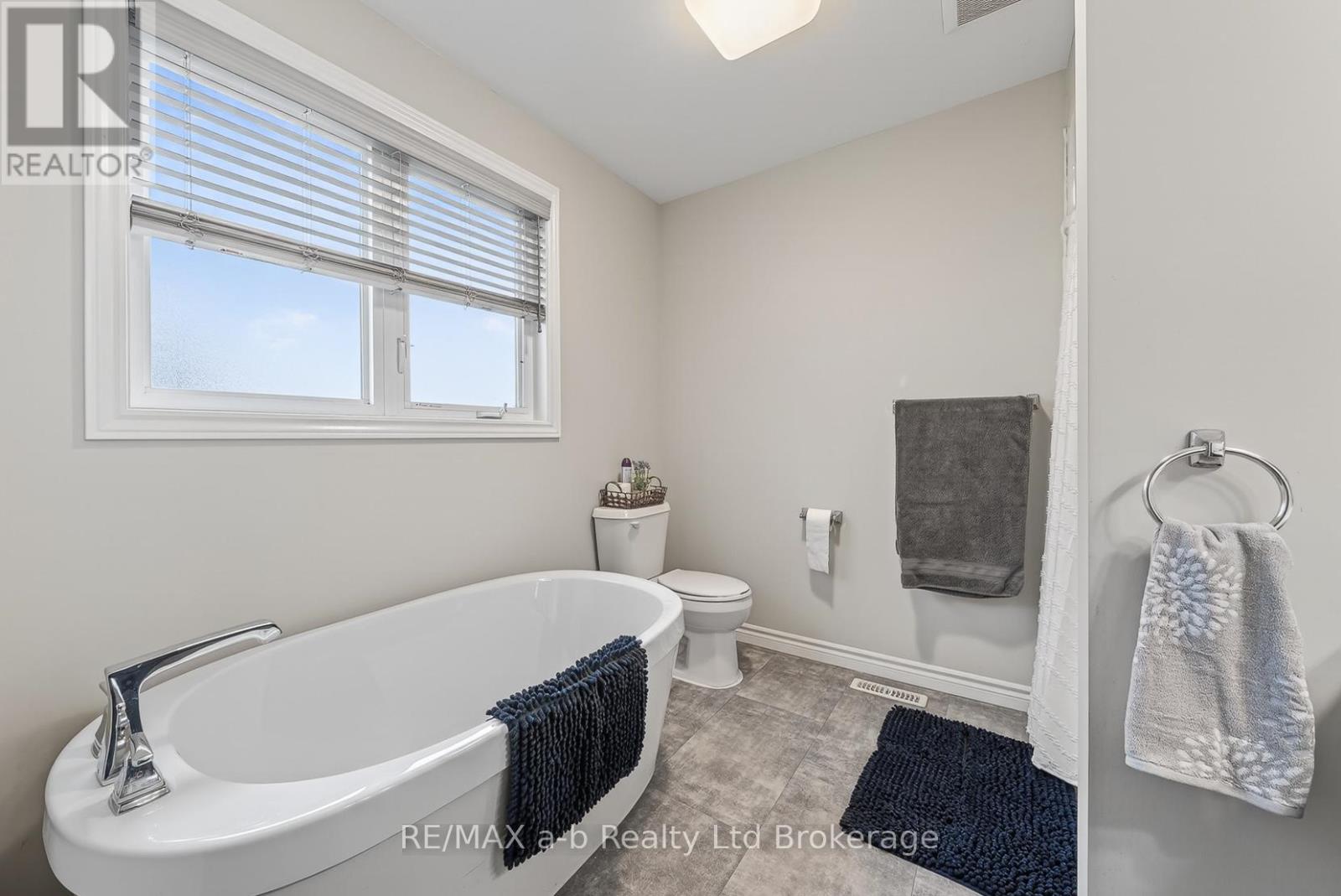 253 CHARLES STREET W - 24