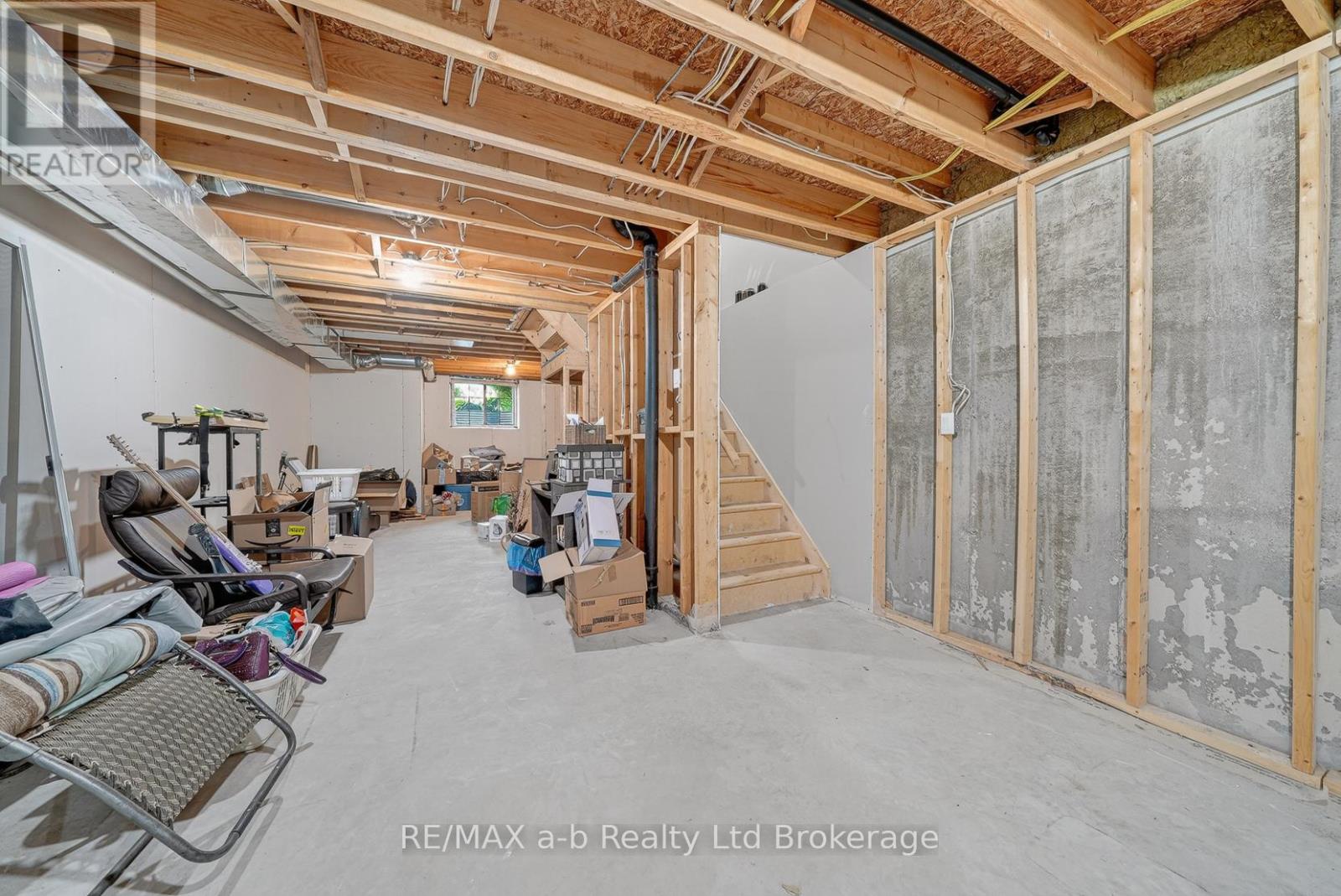 253 CHARLES STREET W - 32