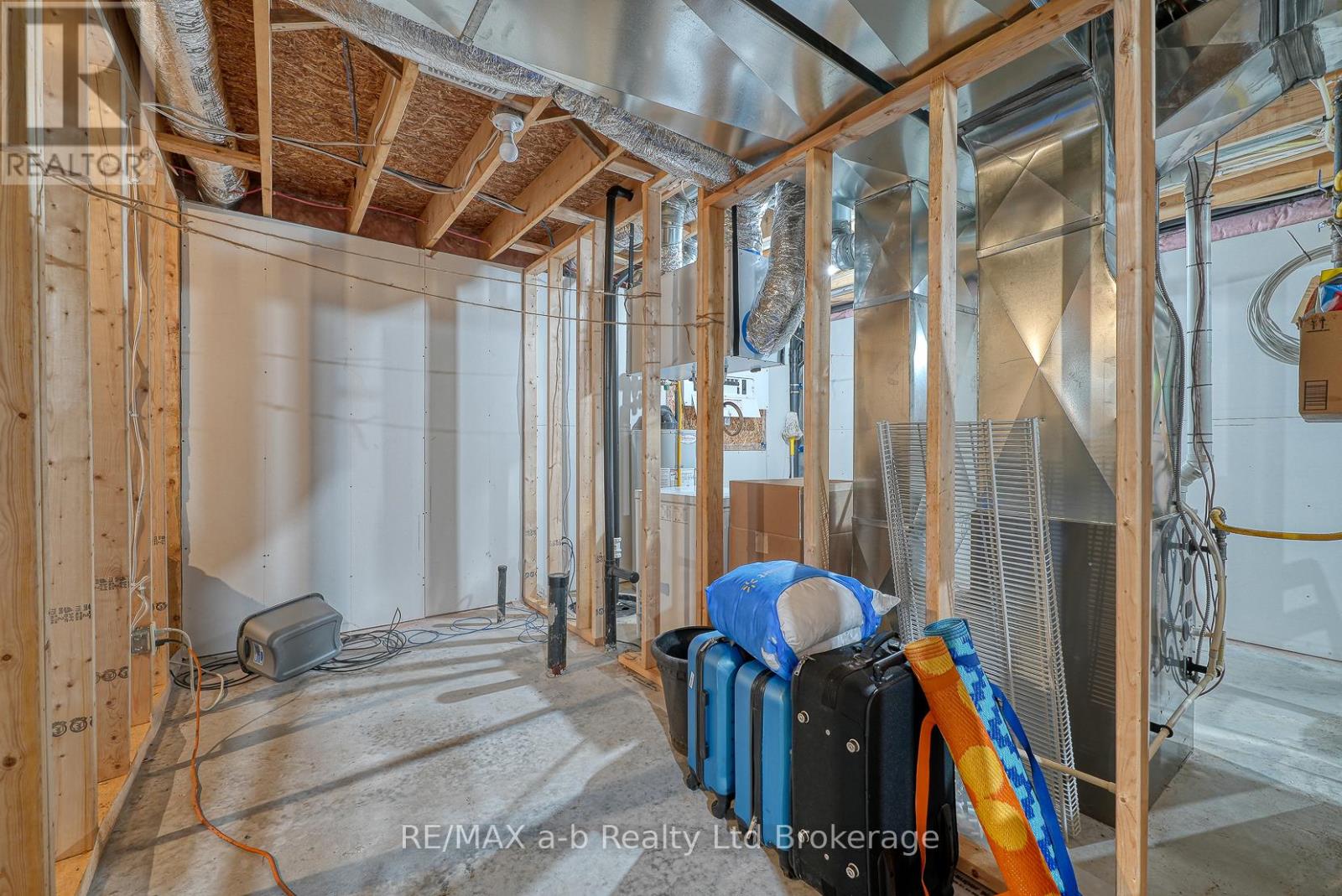 253 CHARLES STREET W - 37