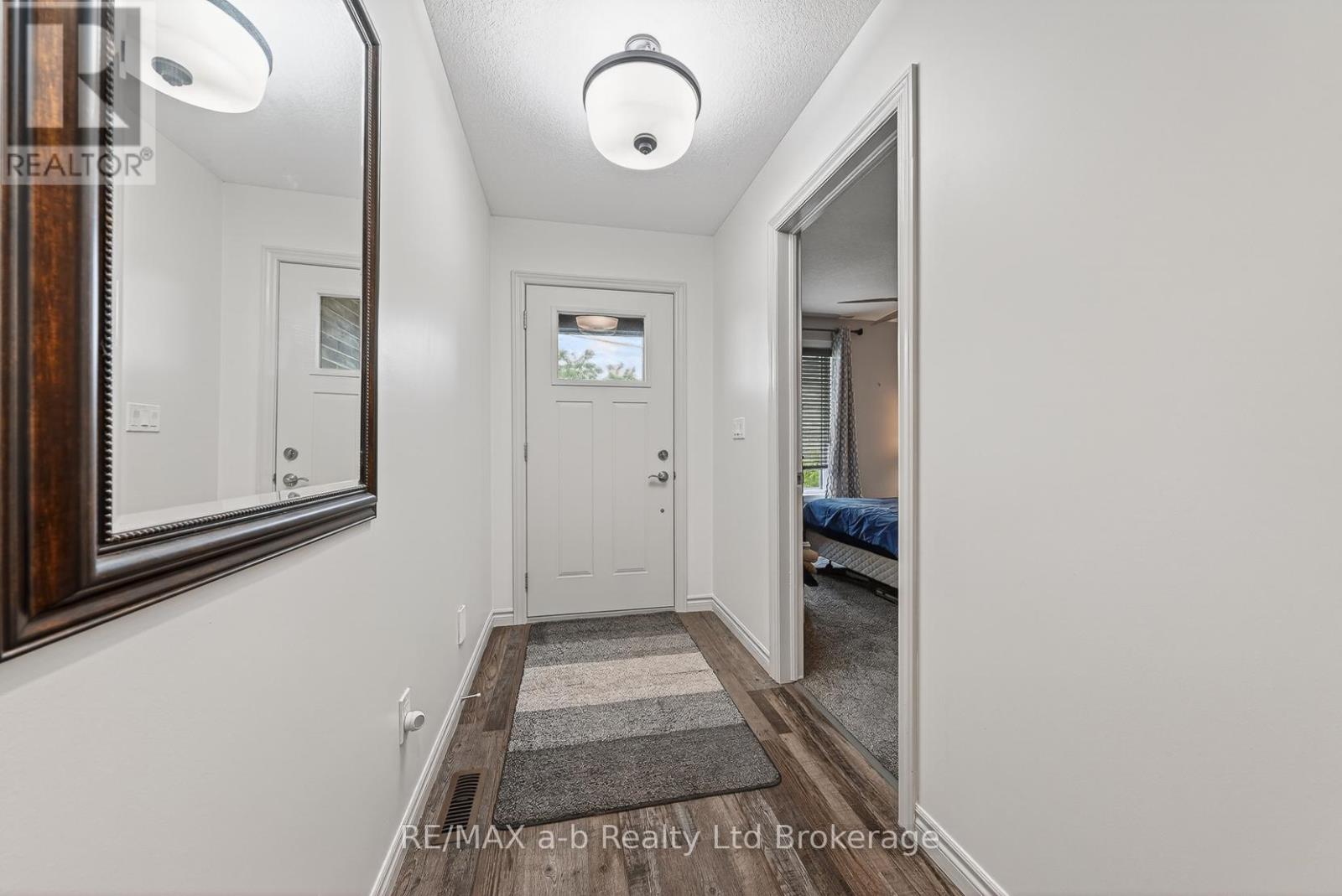 253 CHARLES STREET W - 4