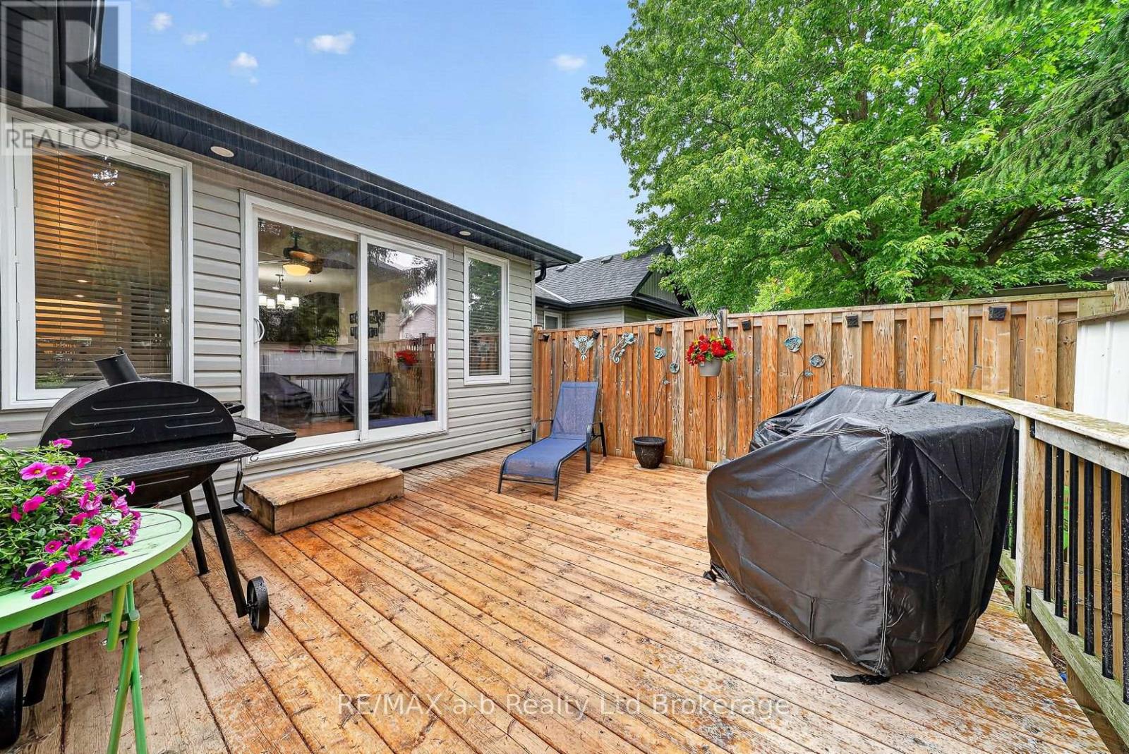 253 CHARLES STREET W - 42