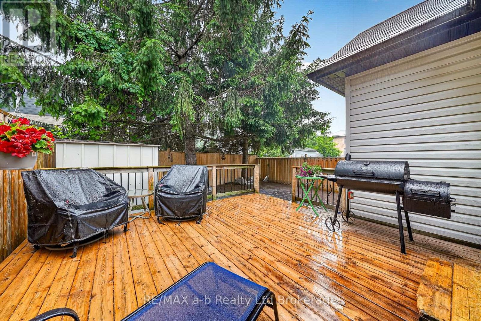253 CHARLES STREET W - 43