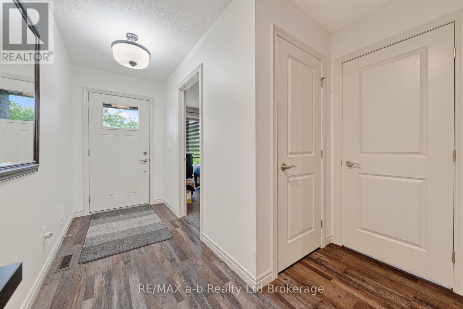 253 CHARLES STREET W - 5