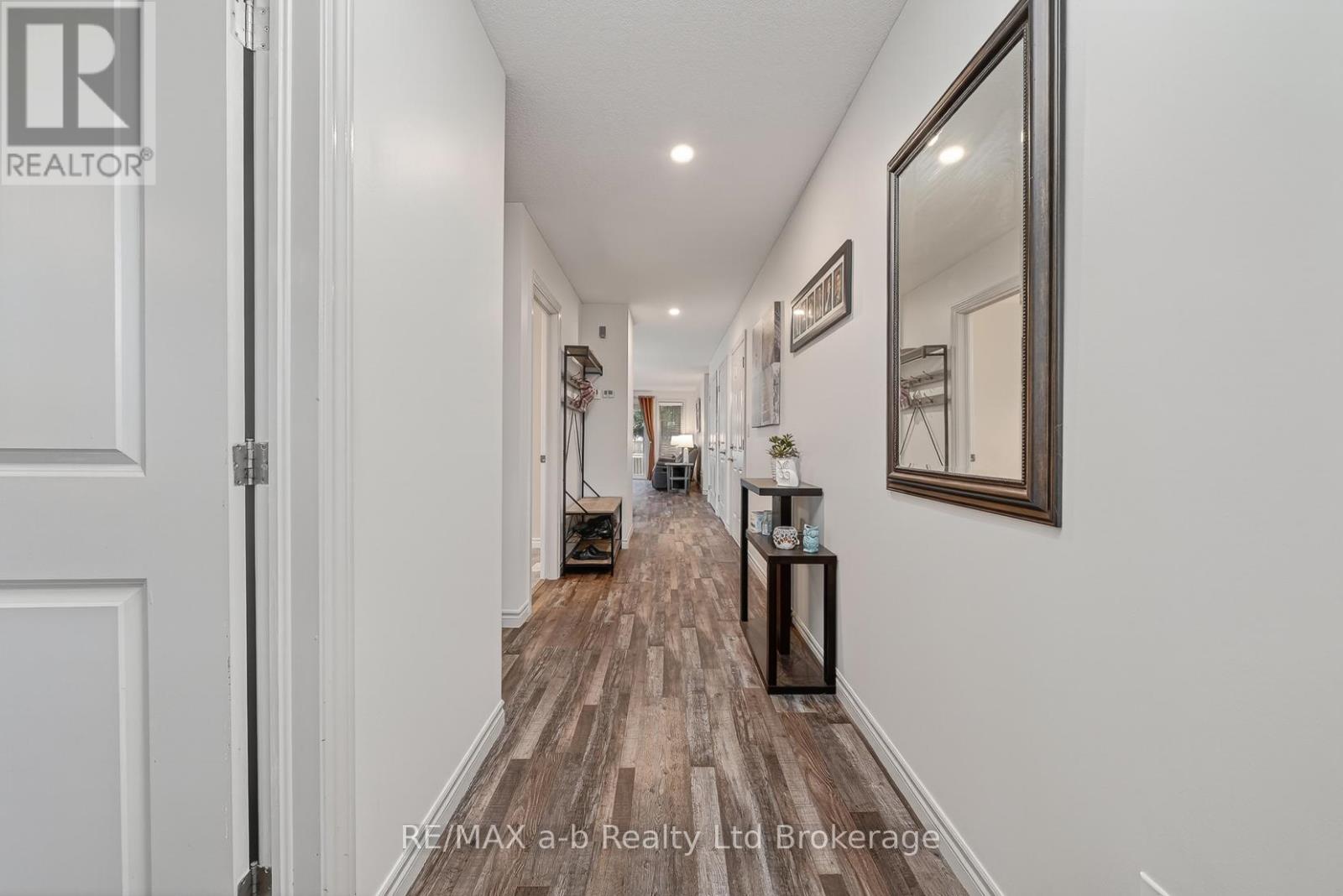 253 CHARLES STREET W - 6