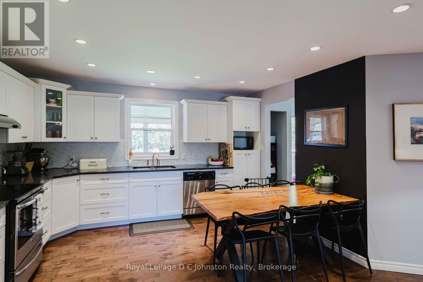 166 MACDONALD LANE - 13