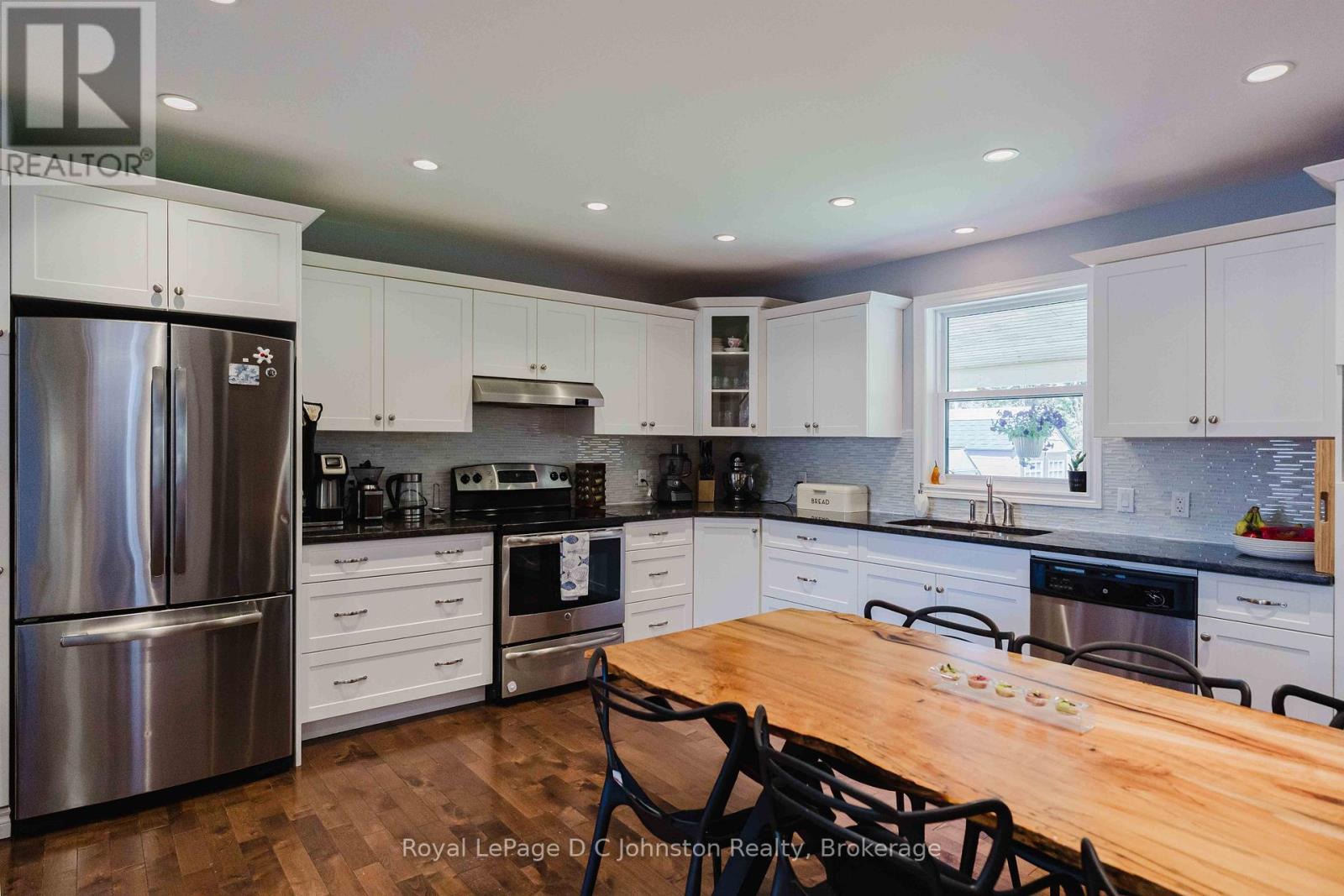 166 MACDONALD LANE - 14