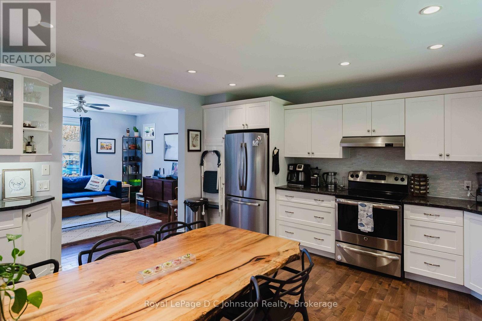 166 MACDONALD LANE - 15