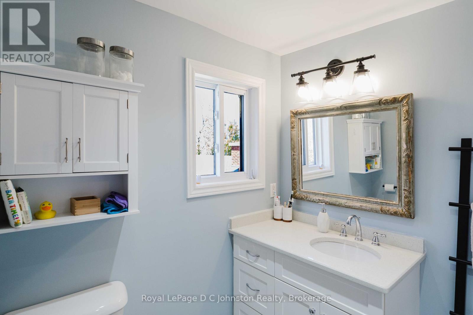 166 MACDONALD LANE - 25