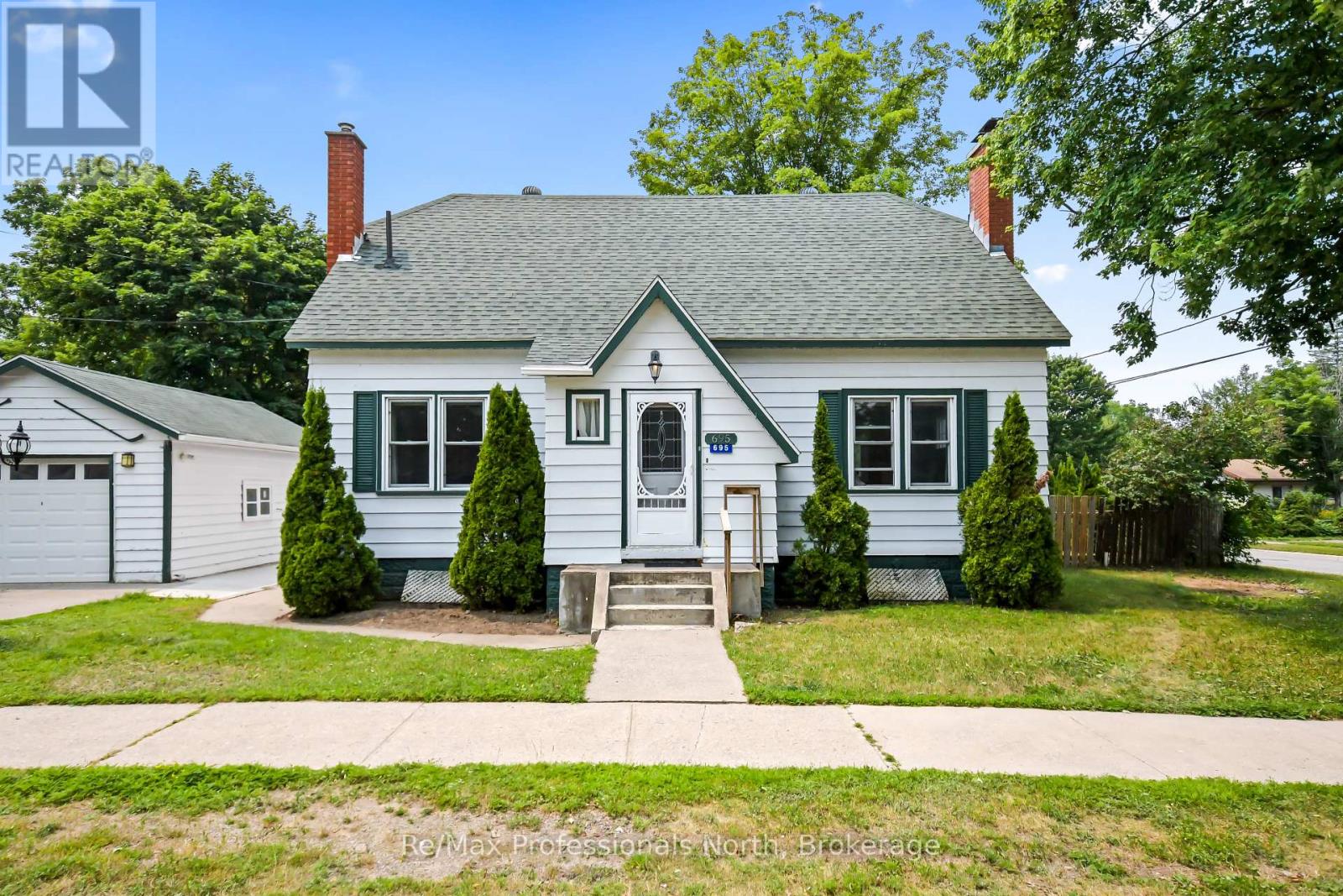 695 JOHN STREET N - Image 10
