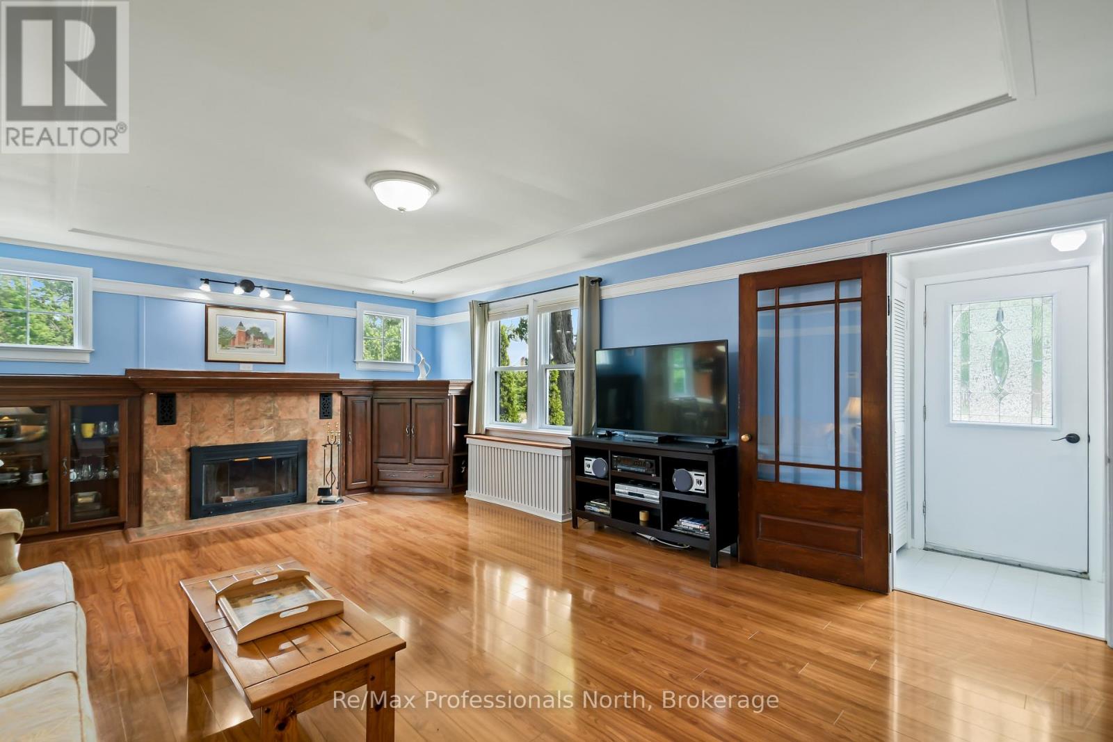 695 JOHN STREET N - Image 12