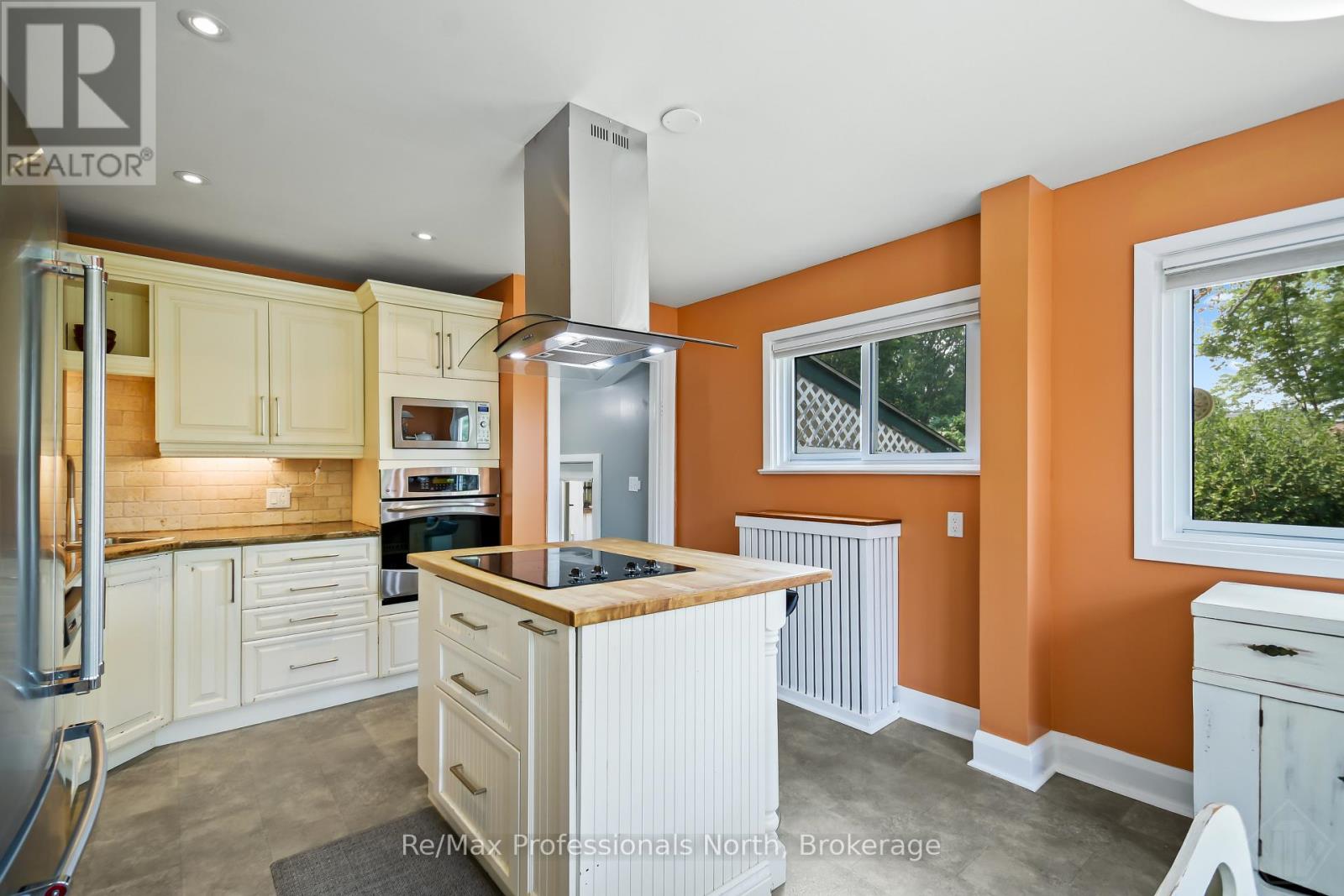 695 JOHN STREET N - Image 17