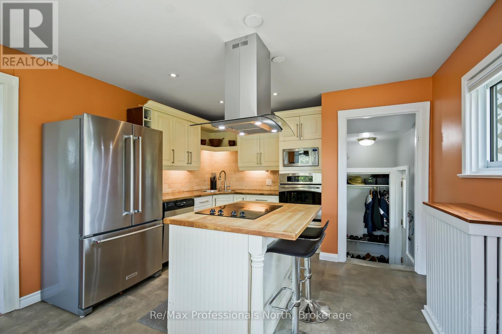 695 JOHN STREET N - Image 18